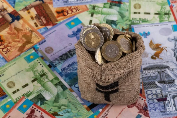 Жалақыдан ұстайтын салық азайды: нақты есеппен түсіндіреміз