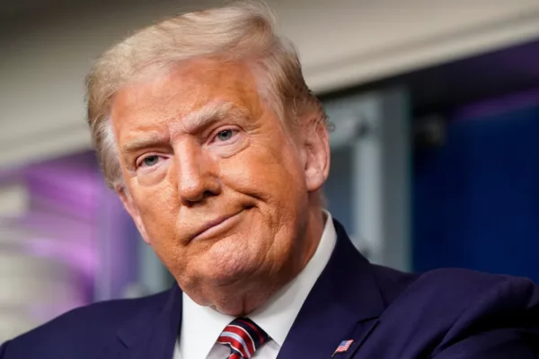 Соцсети пугают фейком о взломе счетов из-за SMS про Трампа