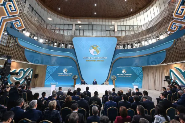 Токаев заявил о необходимости жёсткой борьбы с мошенническими схемами