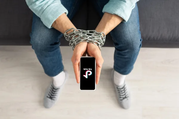 Шымкентте студенттерді TikTok арқылы алдаған схема әшкереленді
