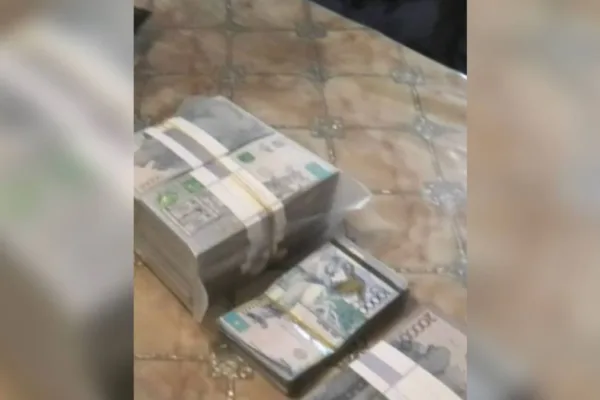 Фейковые сотрудники eGov и полиции: алматинец снял 20 млн по указанию аферистов