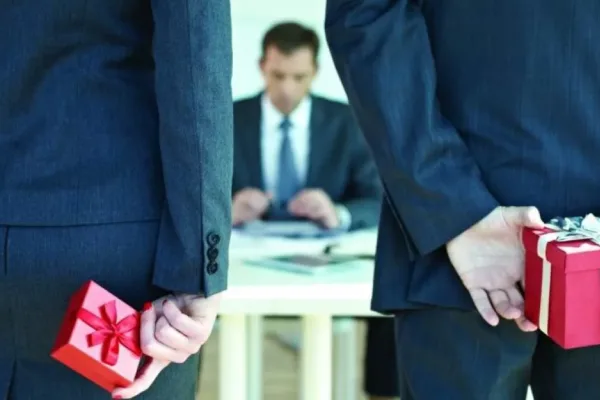 Туған күнге де беріледі: Мемқызметкерлерге сыйақы берудің жаңа ережесі қандай