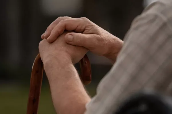 Алаяқтардың құрбаны болған зейнеткер олардың шотына 10 млн теңге аударған