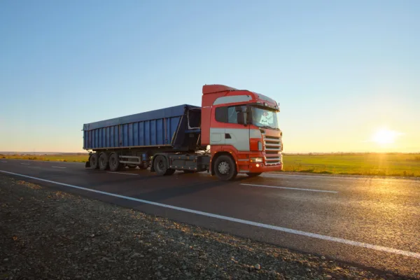 Жүк көліктеріне неге шектеу қойылады — Министр түсіндірді