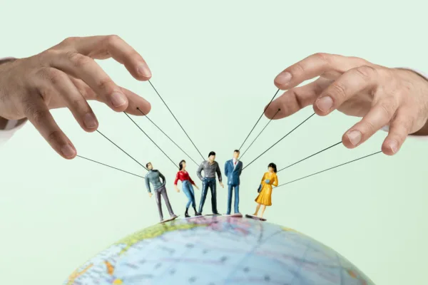 Жалған ақпаратты кімдер және не үшін жасайды