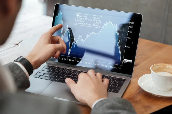 Инвестиции «по ссылке»: казахстанцам предлагают фейковый обучающий курс