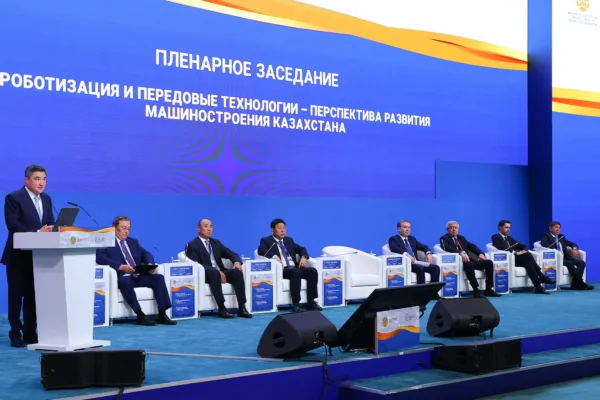Қазақстан нарығын Қытай көлігі жаулап алғаны рас па: сарапшы пікірі