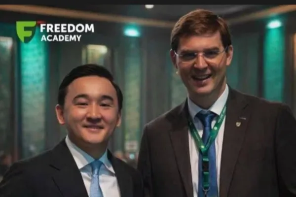 Желіде Турлов пен Балтабаевтың фотосымен жалған курстар жарнамасы тарады