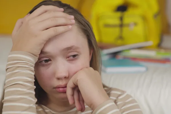 Желіден нұсқау алған: Алматыда оқушы балтамен шабуыл жасамақ болды