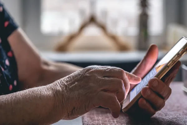 Обещал вывести пенсионные деньги: мошенник обманул женщину на 4,8 млн тенге