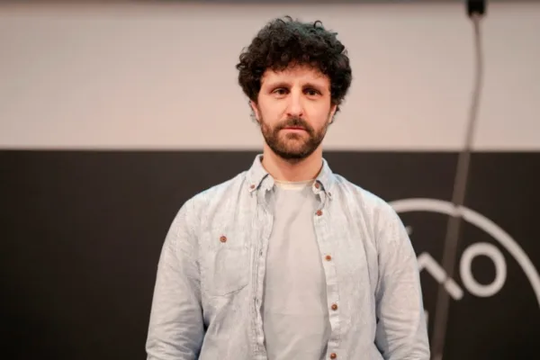 Фейкті қалай танимыз — Кембридждік ғалыммен эксклюзив сұхбат