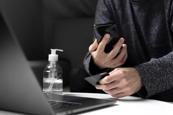 SMS-код продиктован — но деньги спасли: как за день уберегли счета казахстанцев