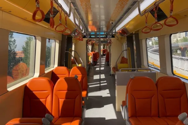 В CTS рассказали, почему нельзя вмешиваться в работу беспилотного LRT