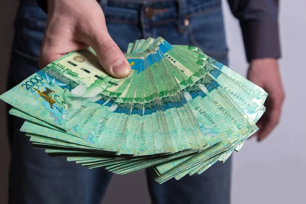 Айналымнан шыққан 2000 теңгелік купюраны қалай ауыстыруға болады