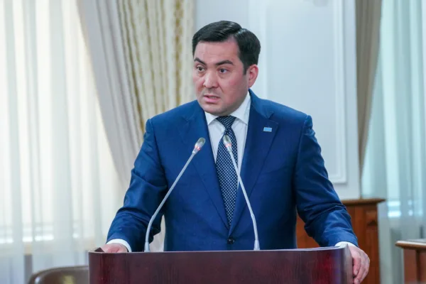 Дүрлігуге негіз жоқ:  министр бензин дефициті туралы ақпаратты жоққа шығарды