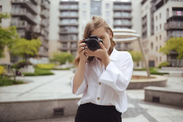 Көшедегі фотоңызды алаяқтар дипфейк жасауға қалай пайдаланады