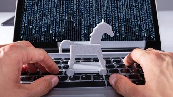 Троян атакует: как фейковые приложения взламывают смартфон