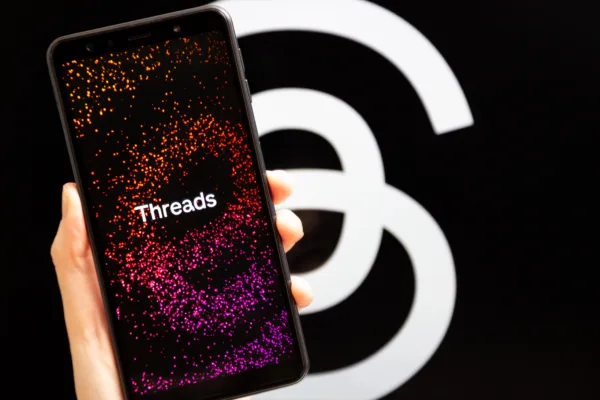 «Алты ай әлеуметтік аударымға ақша аласыз»: Threads-тегі манипуляцияның мәні неде