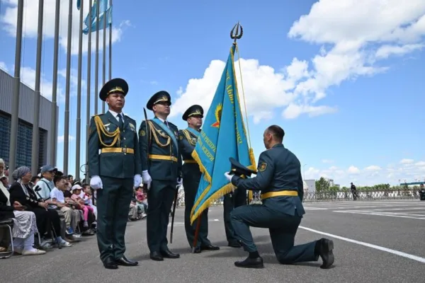 Студенттерді күштеп әскерге әкетуге бола ма: министрлік жауабы