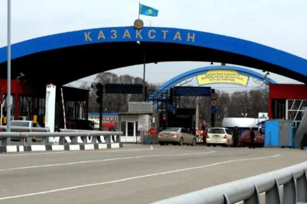 Қазақ-қырғыз шекарасында 400-ге жуық жүк көлігі жиналды – министрлік себебін атады