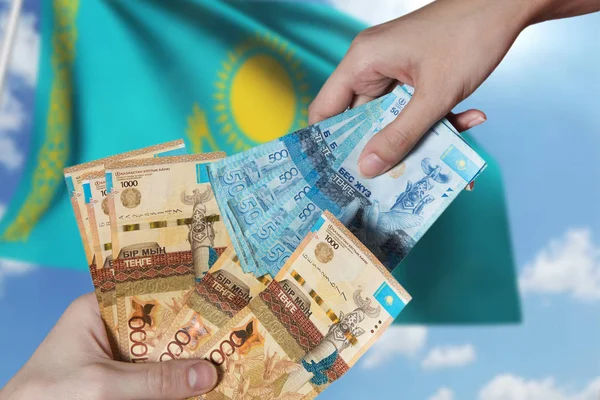 Какие социальные выплаты есть в Казахстане и кому они положены