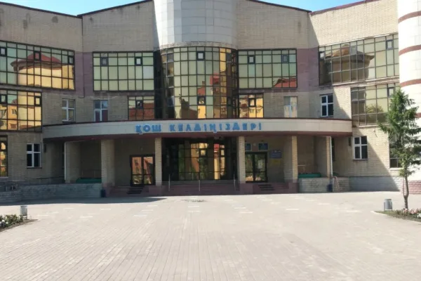 Штраф за черные брюки в школе Астаны: правда или манипуляция