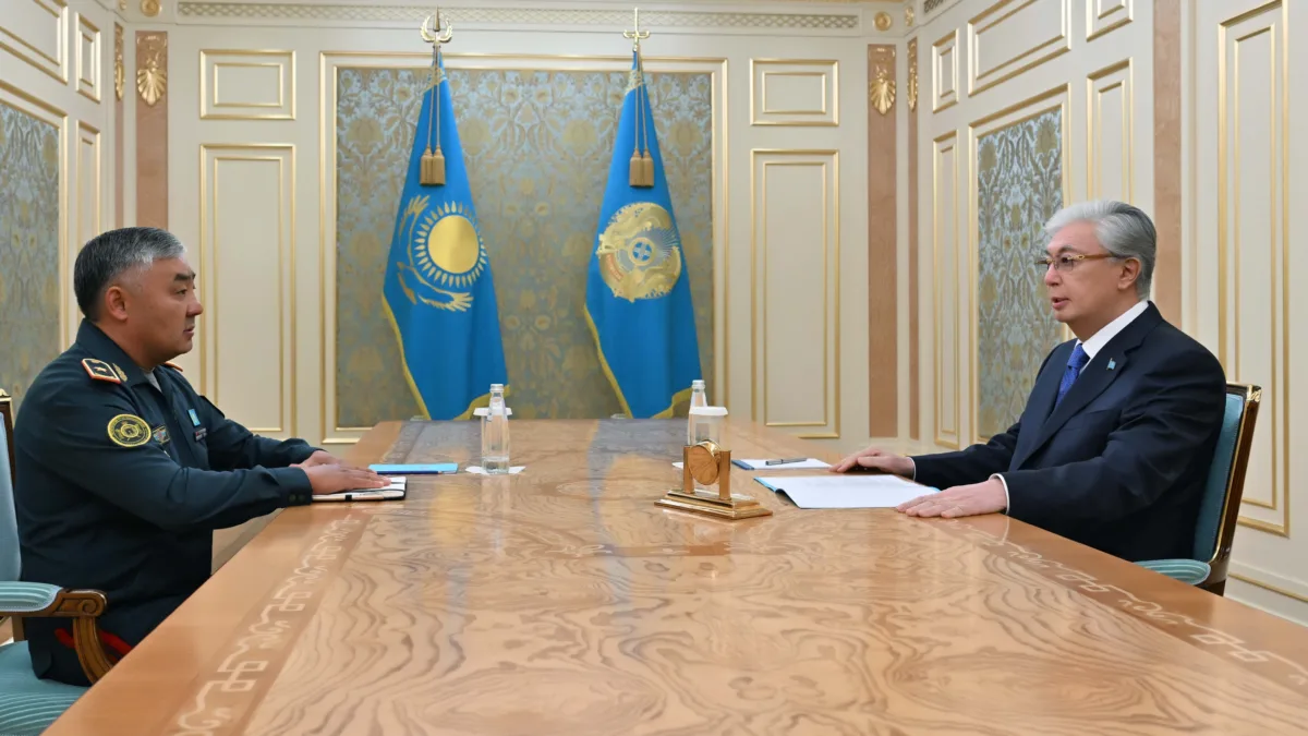 «Әскер үрейге толы жер болмауы керек»: Президент Қарулы Күштерді реформалау бойынша міндеттер қойды