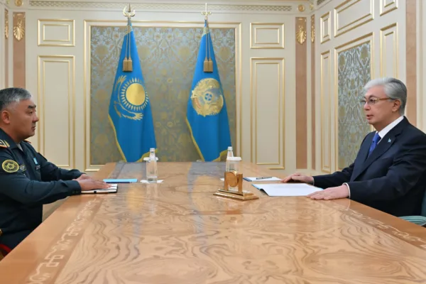 «Әскер үрейге толы жер болмауы керек»: Президент Қарулы Күштерді реформалау бойынша міндеттер қойды