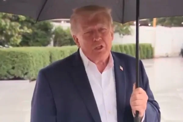Трамптың АҚШ-та кедейлік деңгейі тарихи минимумға түсті деген сөзі рас па