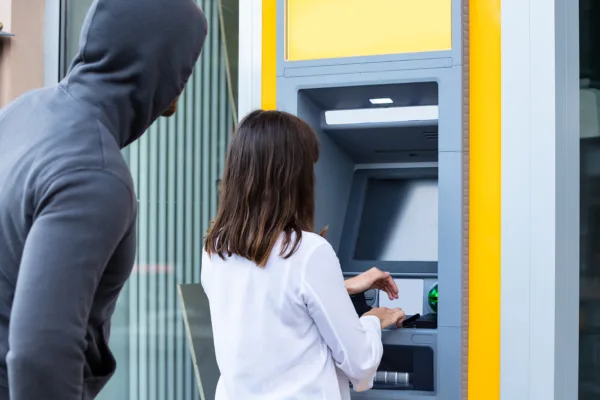 Информация о долгах по ИИН: какие риски это создаёт для казахстанцев